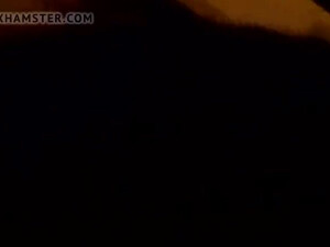 Брюнетка-жена собачьи с большим черным членом в любительском видео